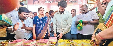 Nikhil Kumaraswamy with his parents, Anitha Kumaraswamy and former CM HD Kumaraswamy, at a ‘Yuva Sammelana’ in Ramanagara recently | EXPRESS