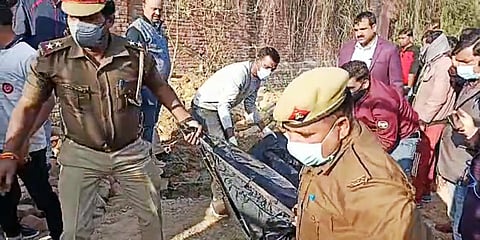 Police personnel recover the body of a missing girl from the residence of Rajol Singh who is an accused in this case in the Sadar Kotwali area, in Unnao. (Photo| ANI)