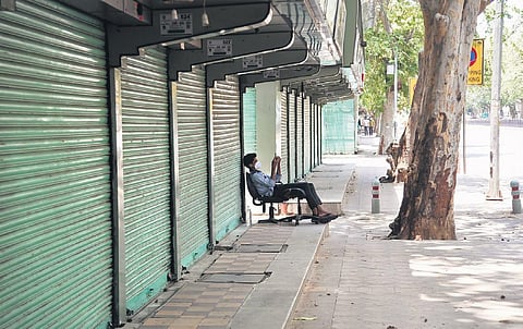 A view of the deserted Janpath Market in New Delhi during one of the pandemic-induced lockdowns (Photo | EPS, Parveen Negi)