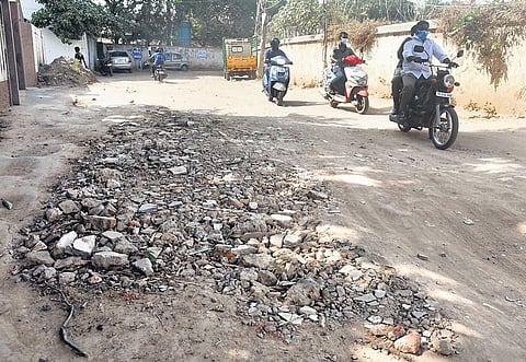 The arterial road linking Nerkundram with Poonamallee High Road and Kaliamman Kovil Street was dug up to lay underground sewage network. (Photo| Martin Louis, EPS)