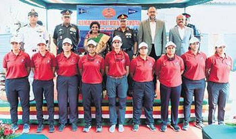 L-G Tamilisai Soundararajan with the all-women army expedition team