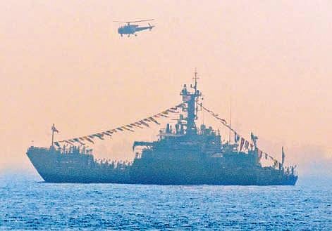Naval ships and helicopters participate in rehearsals for PFR 2022 off Visakhapatnam coast on Saturday I G satyanarayana
