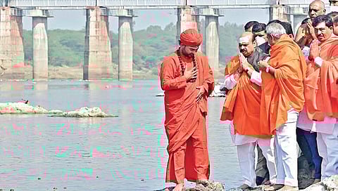 Chief Minister Basavaraj Bommai prays on the banks of the Tungabhadra River in Harihar on Sunday (Photo | EPS)