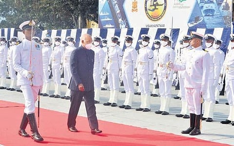 President Kovind receives a ceremonial welcome by Navy personnel in Vizag on Monday. (Photo | EPS, Satyanarayana)