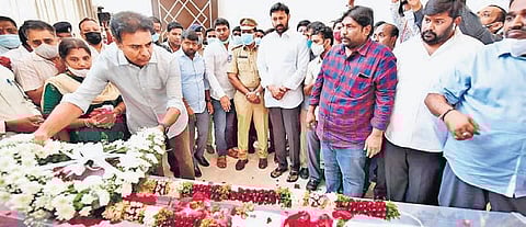 Telangana IT Minister K T Rama Rao pays tributes to Mekapati Goutham Reddy in Hyderabad on Monday. (Photo | EPS)