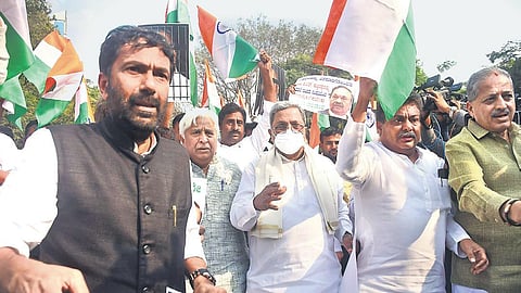 Congress leaders, led by CLP leader Siddaramaiah, stage a protest as they walk to Raj Bhavan in Bengaluru on Tuesday | Ashishkrishna HP
