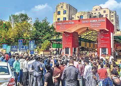 BJD activists stage protest in front of State Election Commission office in Bhubaneswar over poll violence during the last four phases of panchayat elections. (Photo EPS)