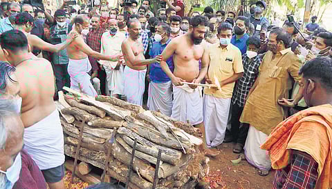 KPAC Lalitha’s actor-director son Sidharth Bharathan performing the last rites on the premises of their house at Enkakkad, Wadakkanchery, on Wednesday. (Photo | EPS)