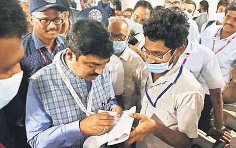 A student takes an autograph of Dr Satheesh Reddy in Vijayawada. (Photo | EPS)