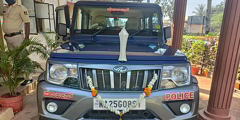 The stolen police vehicle in Annigeri. (Photo| EPS)