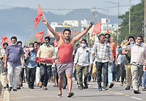Government employees from all districts take part in Chalo Vijayawada, a protest rally over PRC issue on BRTS Road in Vijayawada on Thursday. (Photo I P Ravindra Babu)