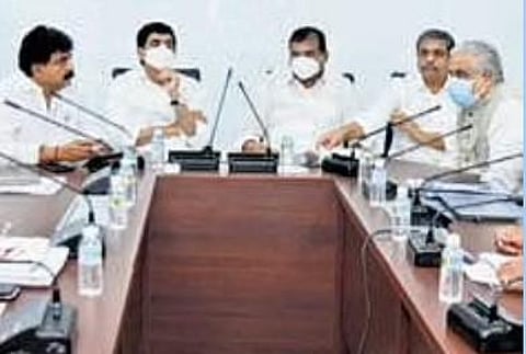 Indicating a possible end to the standoff between the State government and employees on the pay revision issue, both sides held talks on Friday.