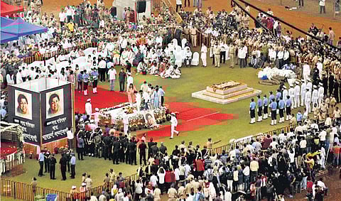 Lata Mangeshkar’s last rites being performed in Shivaji Park in Mumbai on Sunday | PTI