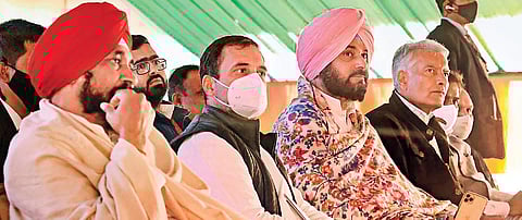 Sunil Jakhar (extreme right) had thrown his weight behind Charanjit Singh Channi (extreme left) instead of Navjot Singh Sidhu | Pti