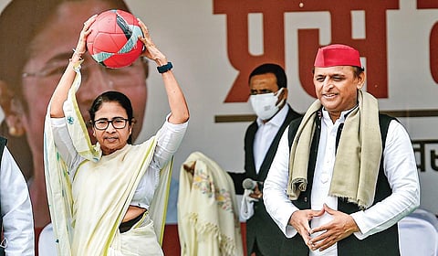 TMC chief Mamata Banerjee with SP’s Akhilesh Yadav in Lucknow on Tuesday. (Photo | PTI)