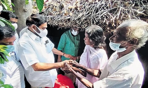 Cooperation Minister V N Vasavan meets Vava Suresh’s parents