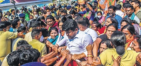 BJP activists scuffle with police during their mass rally towards Naveen Niwas