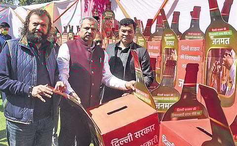 Delhi BJP chief Adesh Gupta and MP Hans Raj Hans stage a protest. (Photo | Parveen Negi)