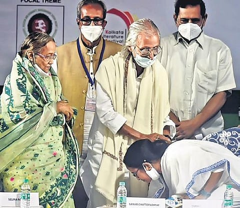 Mamata pays respect to writers at 45th International Kolkata Book Fair | Pti