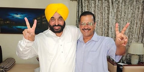 AAP's Punjab CM candidate Bhagwant Mann and party supremo Arvind Kejriwal. (Photo| Twitter))