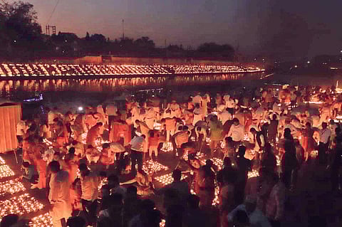 People of Ujjain reportedly lit up the entire Kshipra riverfront comprising various ghats, among them Ram Ghat, Datta Akhada Ghat, Narsingh Ghat, Guru Nanak Ghat and Sunahari Ghat.