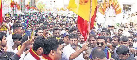 KPCC president DK Shivakumar, surrounded by partyworkers and supporters, during the Mekedatu padayatra in Bengaluru on Tuesday | vinod kumar t