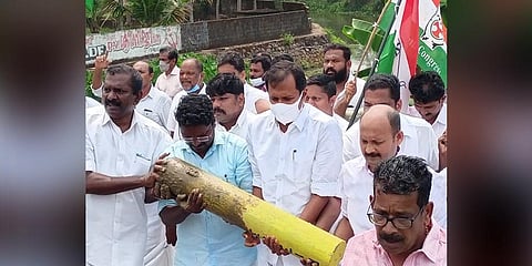 Congress and BJP workers protesting against the SilverLine project at Chottanikkara.