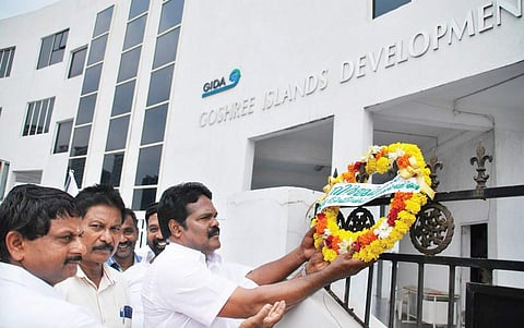 Members of Goshree Human Rights Protection Committee placing wreath in front of GIDA. (Photo | K Shijith)