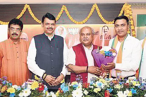 Pramod Sawant (R) with other BJP leaders in Panjim on Monday. (Photo | PTI)