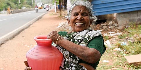 A woman collects potable water at Pudukkottai Road in Tiruchy on Tuesday | MK Ashok Kumar