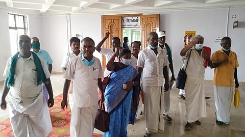 Farmers who walked out of the grievance meeting stage a dharna before the Perambalur Collectorate on Friday. ( Photo | EPS)