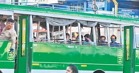 A private bus plying in Kochi city with less than 10 passengers | A Sanesh
