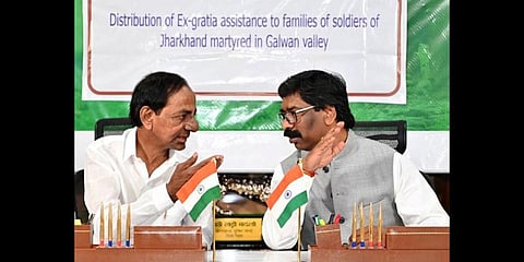 Jharkhand Chief Minister Hemant Soren talks with Telangana Chief Minister K Chandrashekhar Rao.(Photo | PTI)