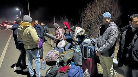 Indian students from Sumy trying to reach the Ukrainian-Romanian border. (Photo | EPS)