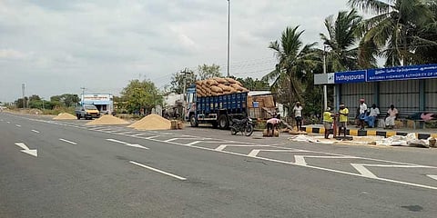 Farm workers loading harvested paddy onto trucks near Pullambadi in Tiruchy on Sunday | Express