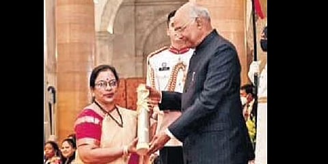 Andhra University English professor gets Nari Shakti Puraskar