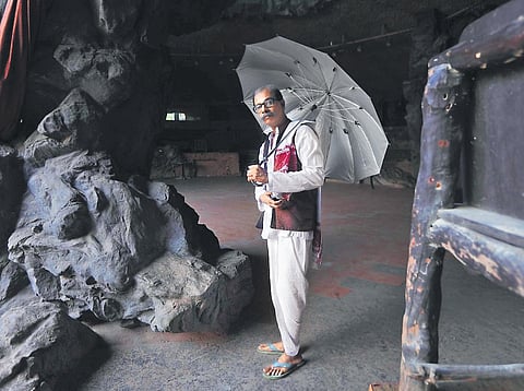 A still from Ondanondu Kaladalli Obba Raja Idda