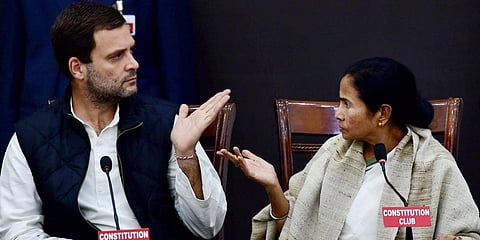 Congress leader Rahul Gandhi (L) and Trinamool Congress supremo Mamata Banerjee (File photo| PTI)