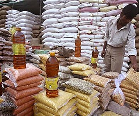 Consumers demanded the government should take steps to reduce prices by importing rice or setting a control price. (File photo: Reuters)