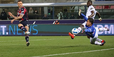 Bologna's Marko Arnautovic (L) scores during the Italian Serie A soccer match between Bologna and Sampdoria at the Renato Dall'Ara stadium in Bologna, Italy. (Photo | AP)