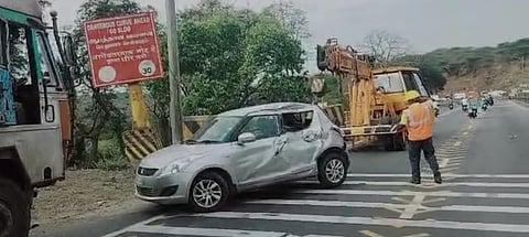Dharmapuri: Two accidents stall traffic on Thoppur ghat road