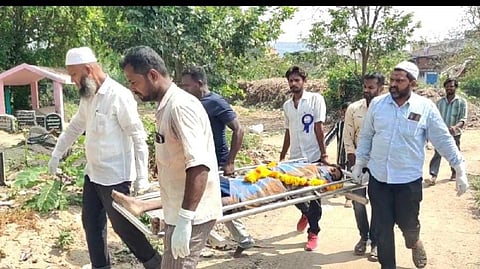 Muslim men help carry the body and in cremation of Hindu man. ( File Photo)