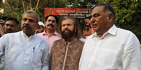 Delhi BJP chief Adesh Gupta with MP Hans Raj Hans and MLA Ramvir Singh Bidhuri at Jahangirpuri police station in New Delhi. (Photo| ANI)