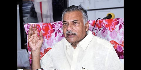 Yarlagadda Lakshmi Prasad speaking to mediapersons in Visakhapatnam on Saturday Express by G satyanarayana