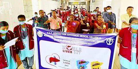 Medicos and hospital staff take an oath on World Liver Day in Tiruchy. (Photo| EPS)