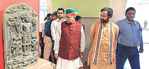 Union ministers G. Kishan Reddy and Arjun Ram Meghwal examine antique statues