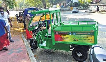 Electric pick up autos procured for collecting garbage