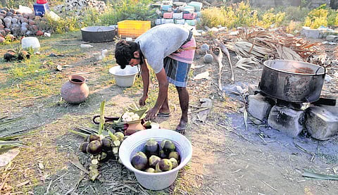 The entire place smells of pathaneer, which in itself is somewhere between the sweetness of nungu and the earthiness of palm husk. | debadatta mallick