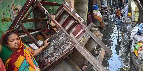 People shift their belongings during a joint anti-encroachment drive in the violence-hit Jahangirpuri area, in New Delhi. (Photo| PTI)