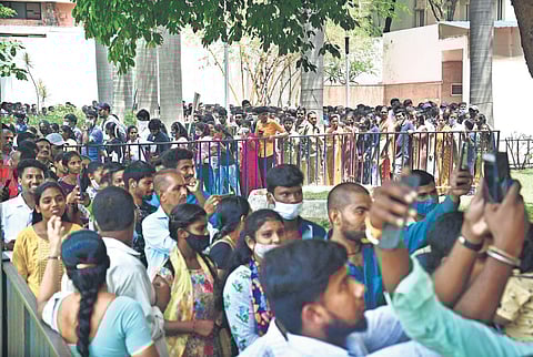 Long queues of fans outside the Studios to celebrate the 94th birth anniversary of thespian Dr Rajkumar | Shriram BN